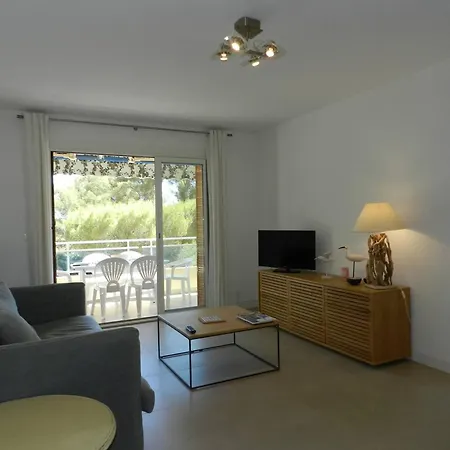 Bormes-les-mimosas, 4 Pieces, 6 Personnes - Fr-1-251-678 Апартаменты *