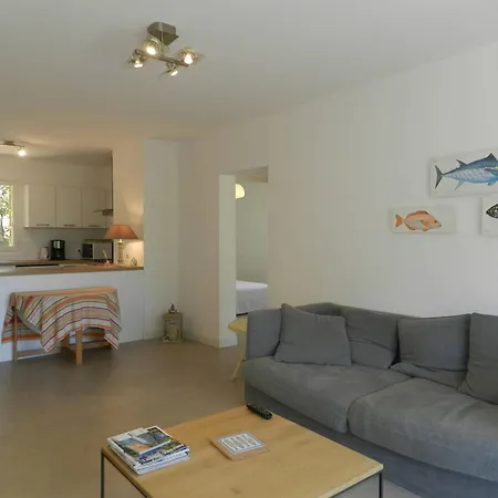 Bormes-les-mimosas, 4 Pieces, 6 Personnes - Fr-1-251-678 Апартаменты *